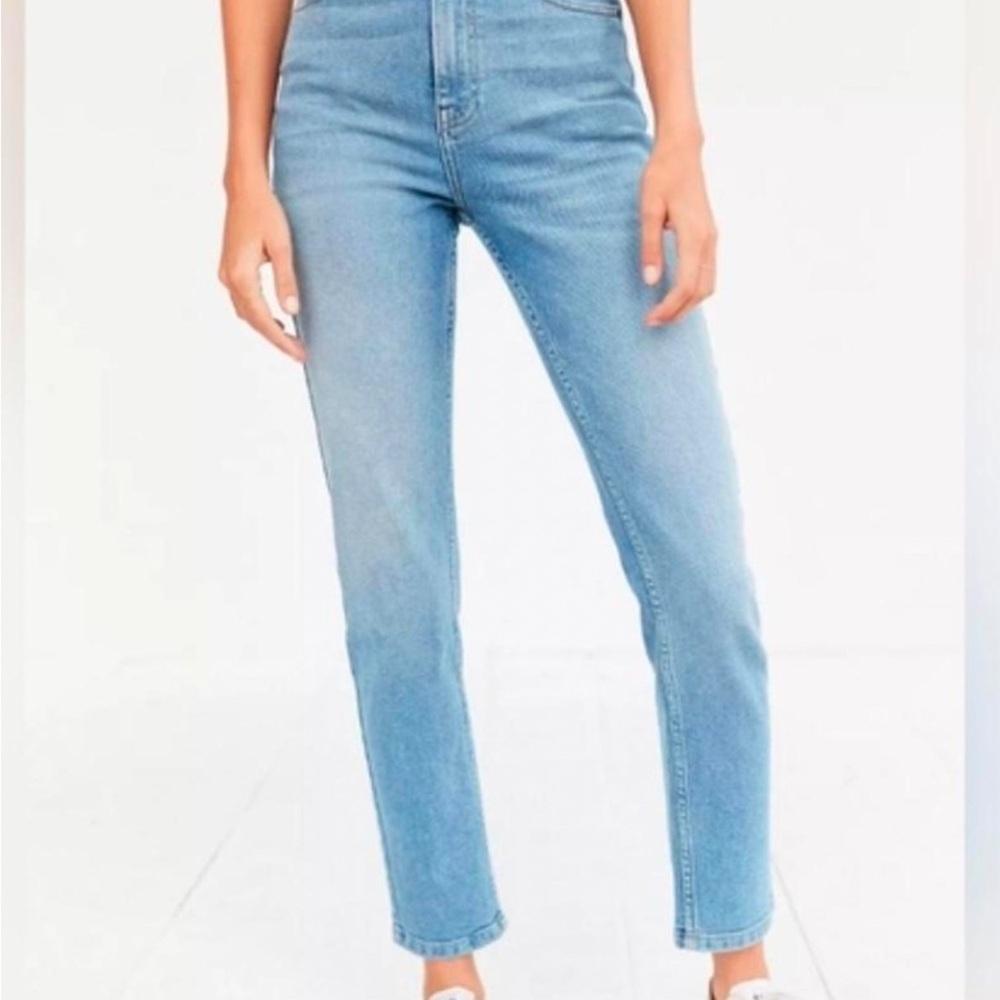 BDG Girlfriend High Rise Jeans in Size 30